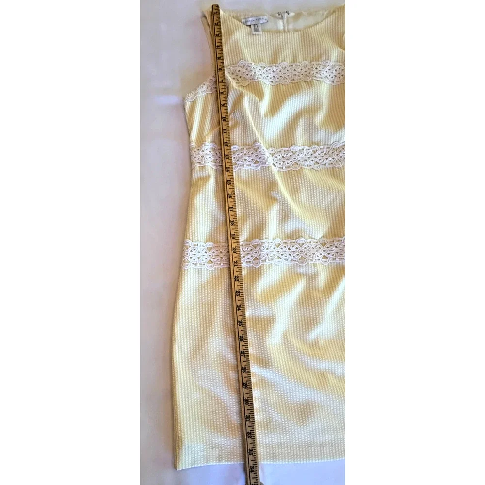 London Times Yellow Seersucker Dress Size 8 Sleeveless Lace Detail Shift Resort - Picture 5 of 8